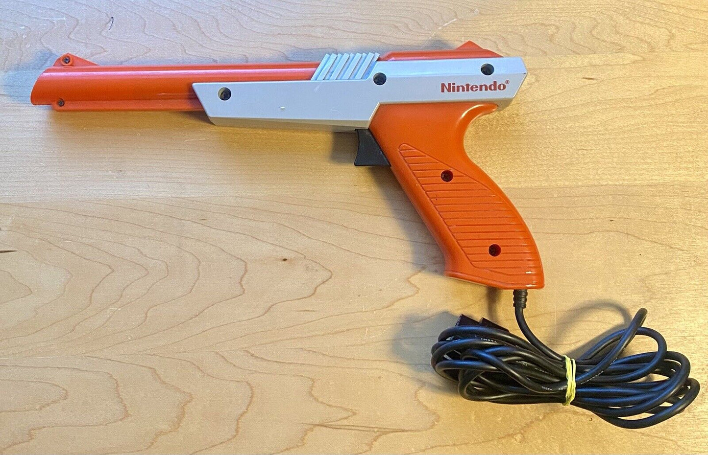 Official 1985 Nintendo (NES-005) Orange - Zapper/Light Gun