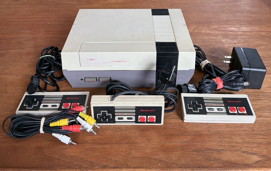 Nintendo NES Console w/ 3 Controllers & All Cords, UNTESTED, Parts & Repair