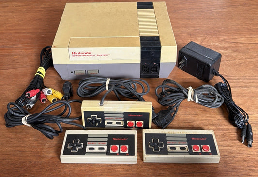 Nintendo NES Console w/ 3 Controllers & All Cords, UNTESTED, Parts & Repair