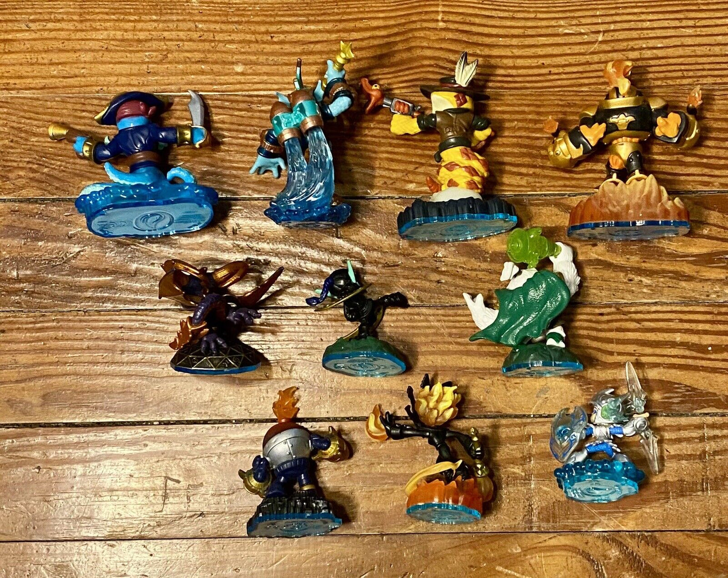 Swap-Force Skylanders Lot Of 10 Figures & Carrying Case Display Storage