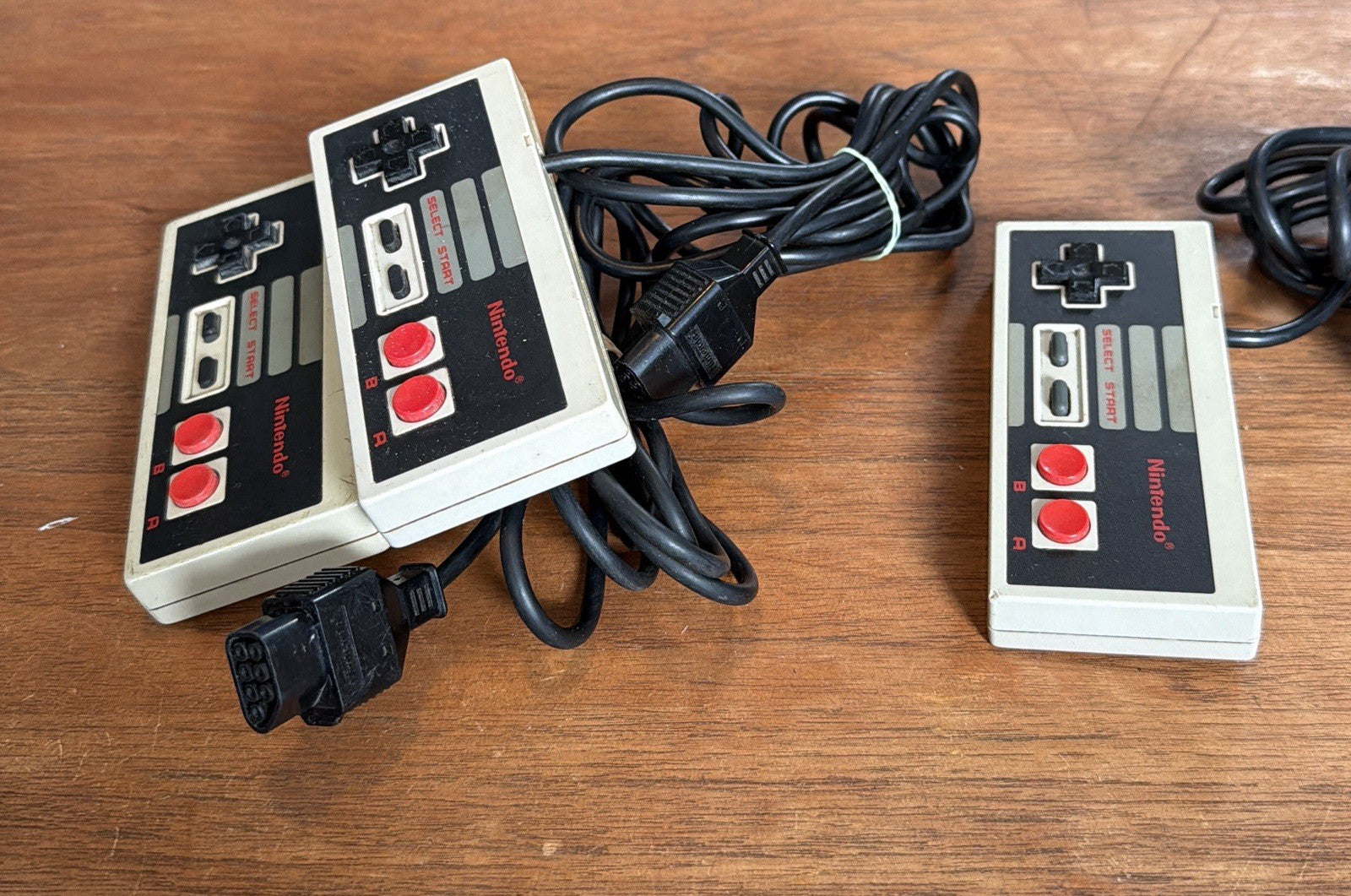 Nintendo NES Console w/ 3 Controllers & All Cords, UNTESTED, Parts & Repair