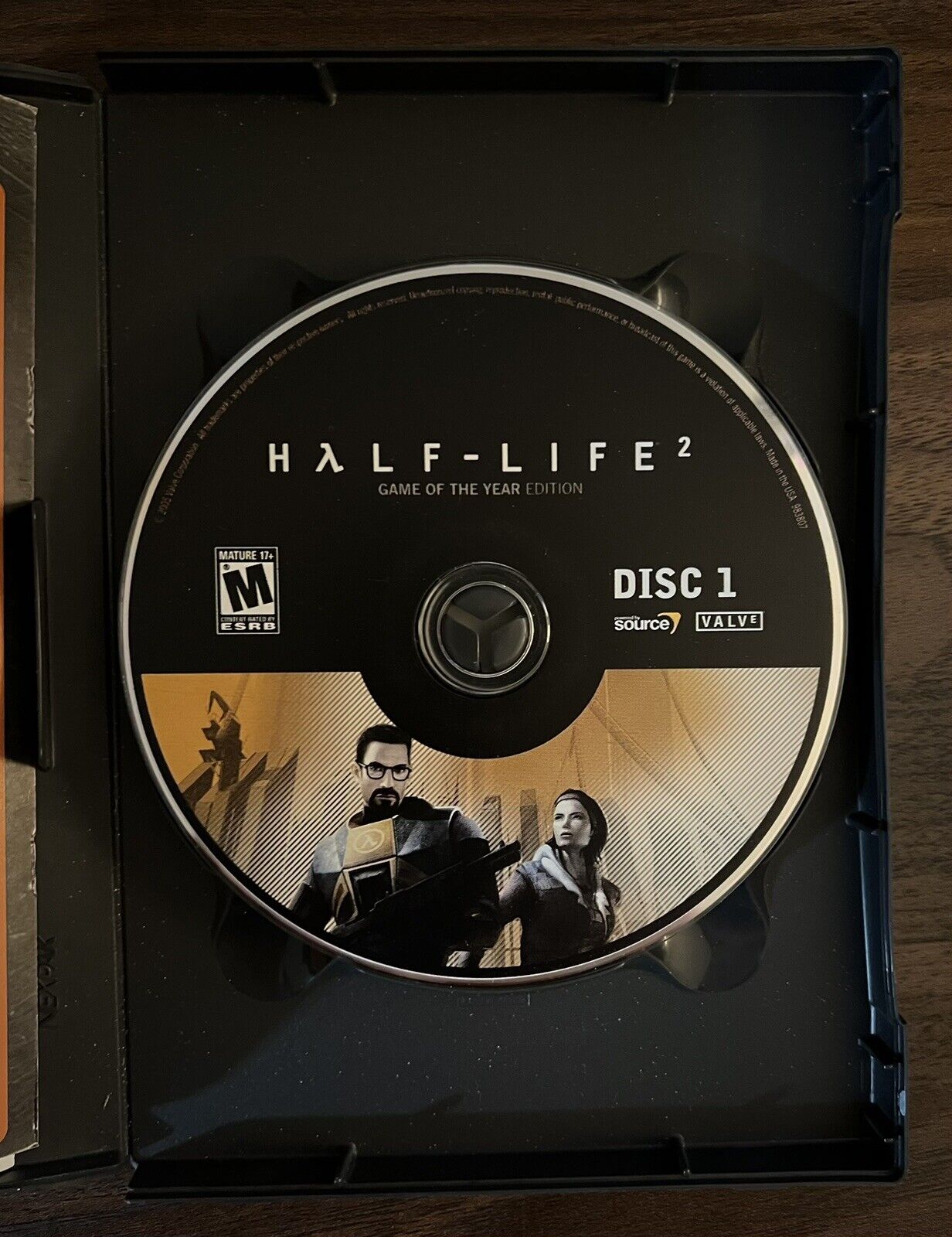 Half-Life 2: Game of the Year Edition (PC, 2005) 5 Discs And CD Key. Mint Discs