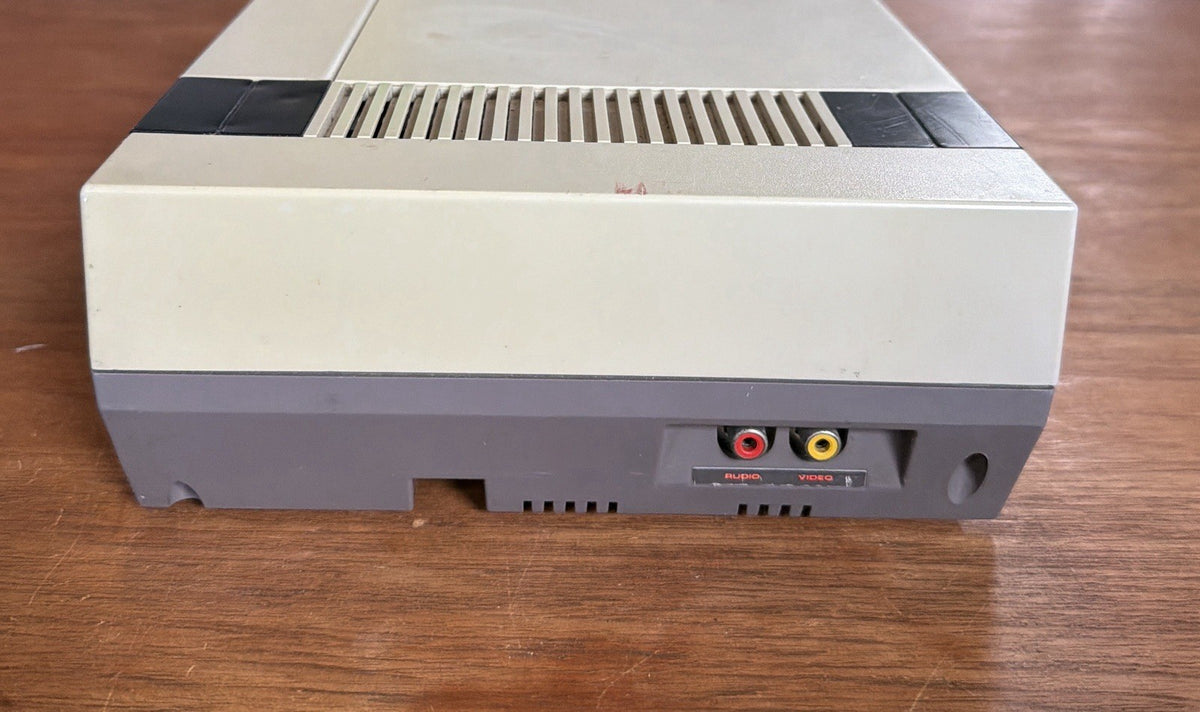 Nintendo NES Console w/ 3 Controllers & All Cords, UNTESTED, Parts & Repair