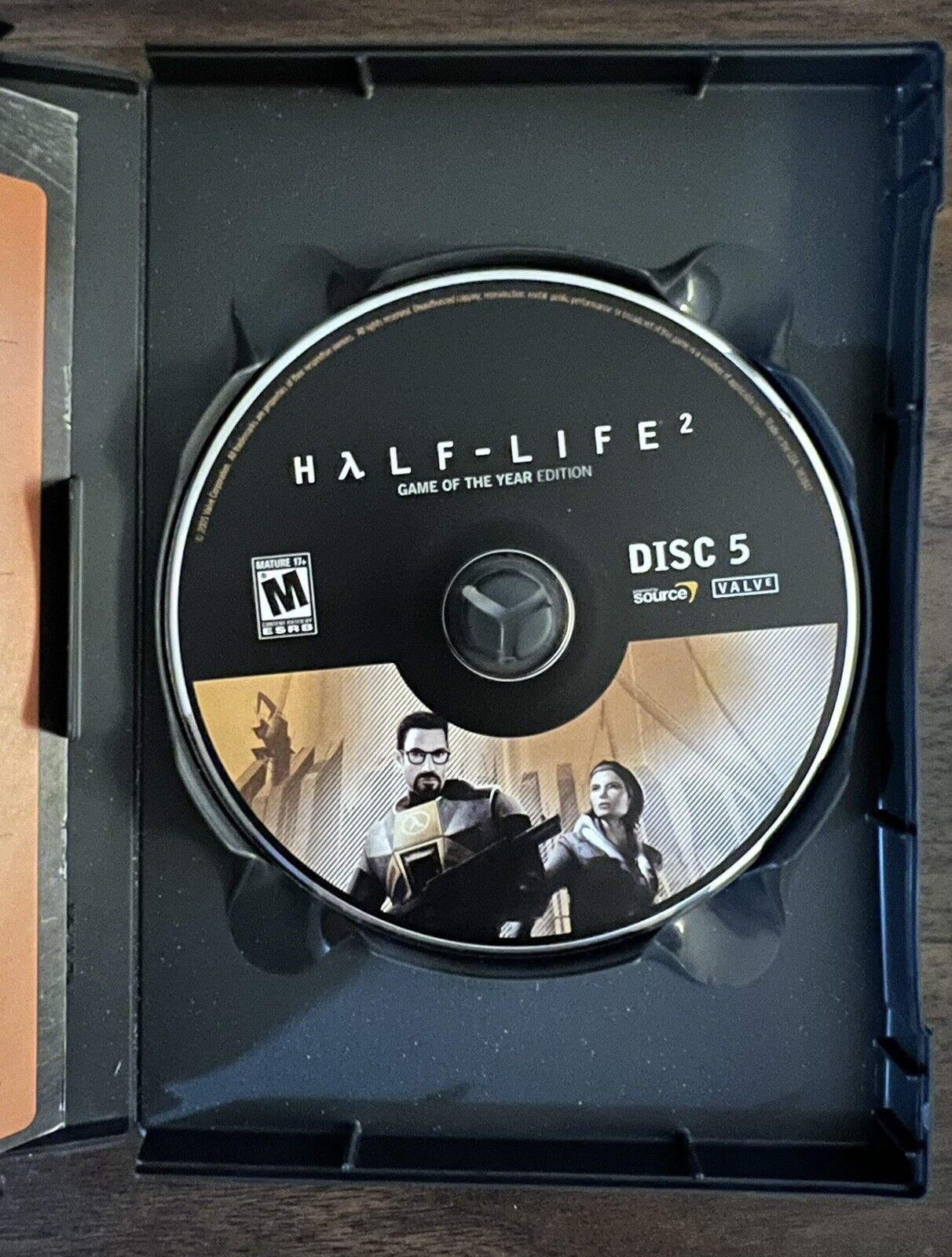 Half-Life 2: Game of the Year Edition (PC, 2005) 5 Discs And CD Key. Mint Discs