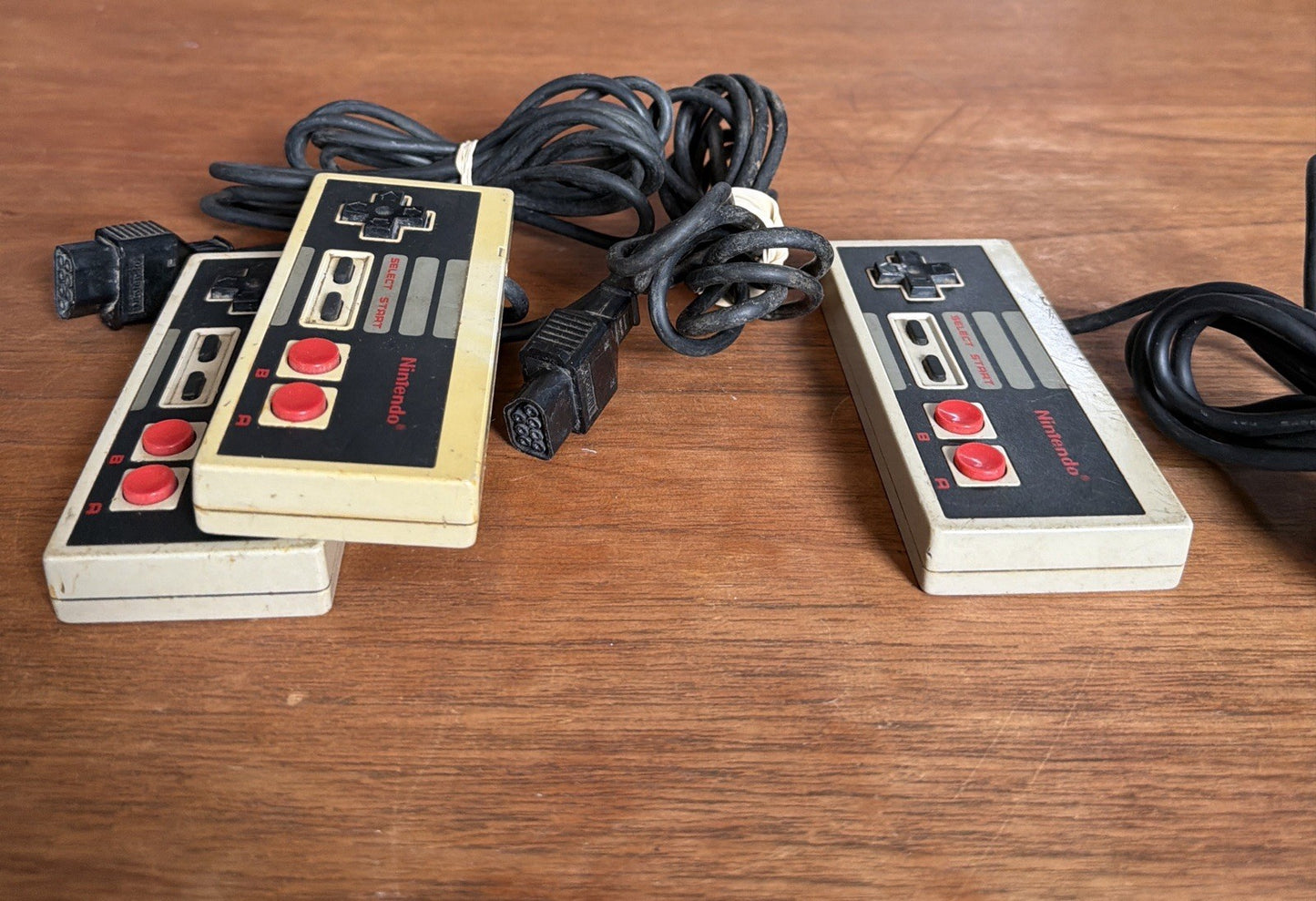 Nintendo NES Console w/ 3 Controllers & All Cords, UNTESTED, Parts & Repair