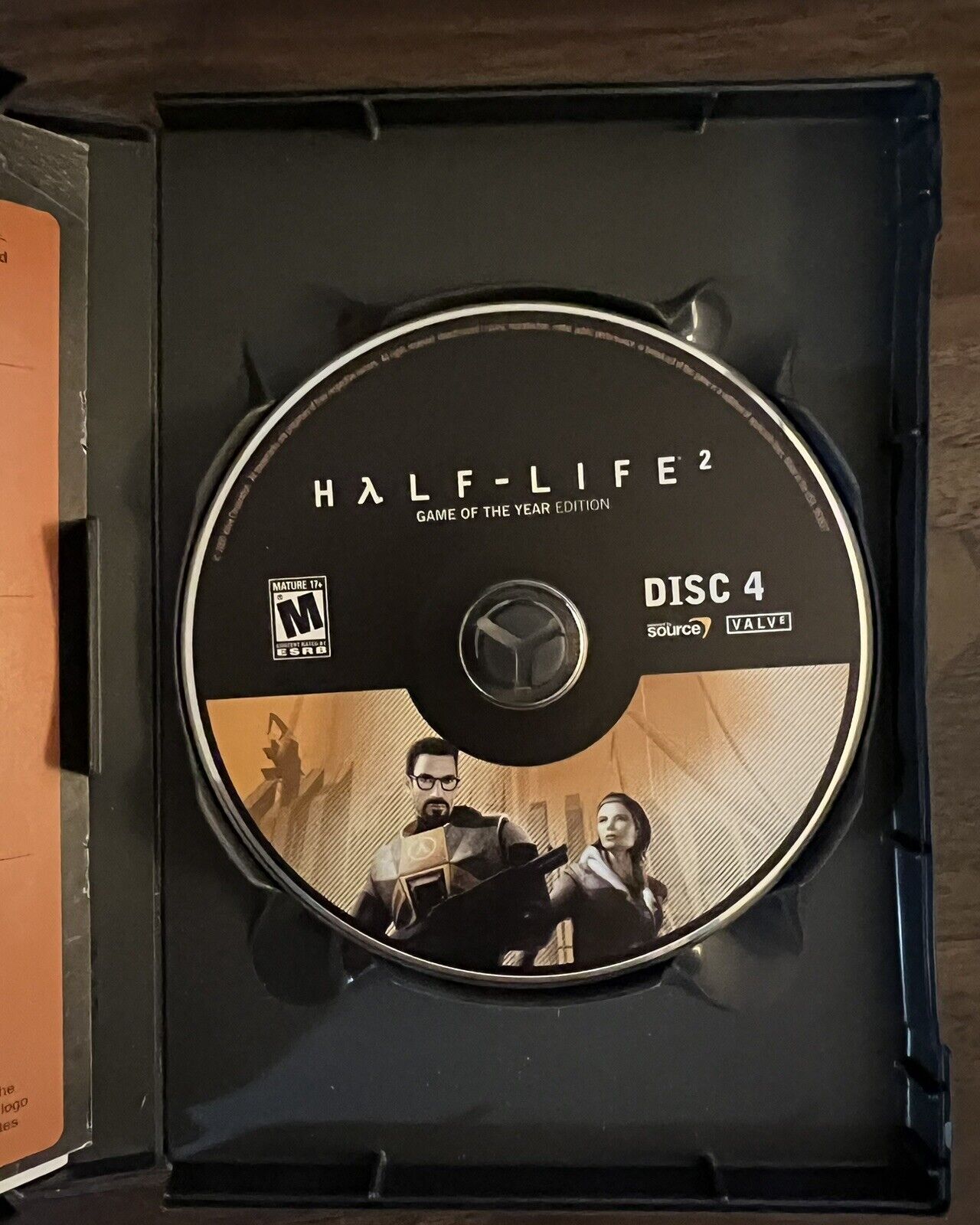 Half-Life 2: Game of the Year Edition (PC, 2005) 5 Discs And CD Key. Mint Discs