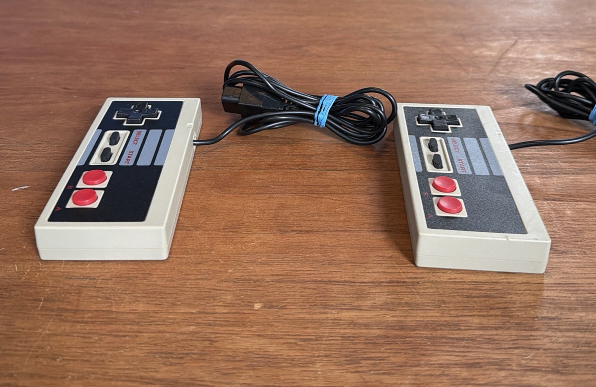 2 Nintendo NES Wired Replacement Controllers 3rd Party TTX Tech Tested & Working