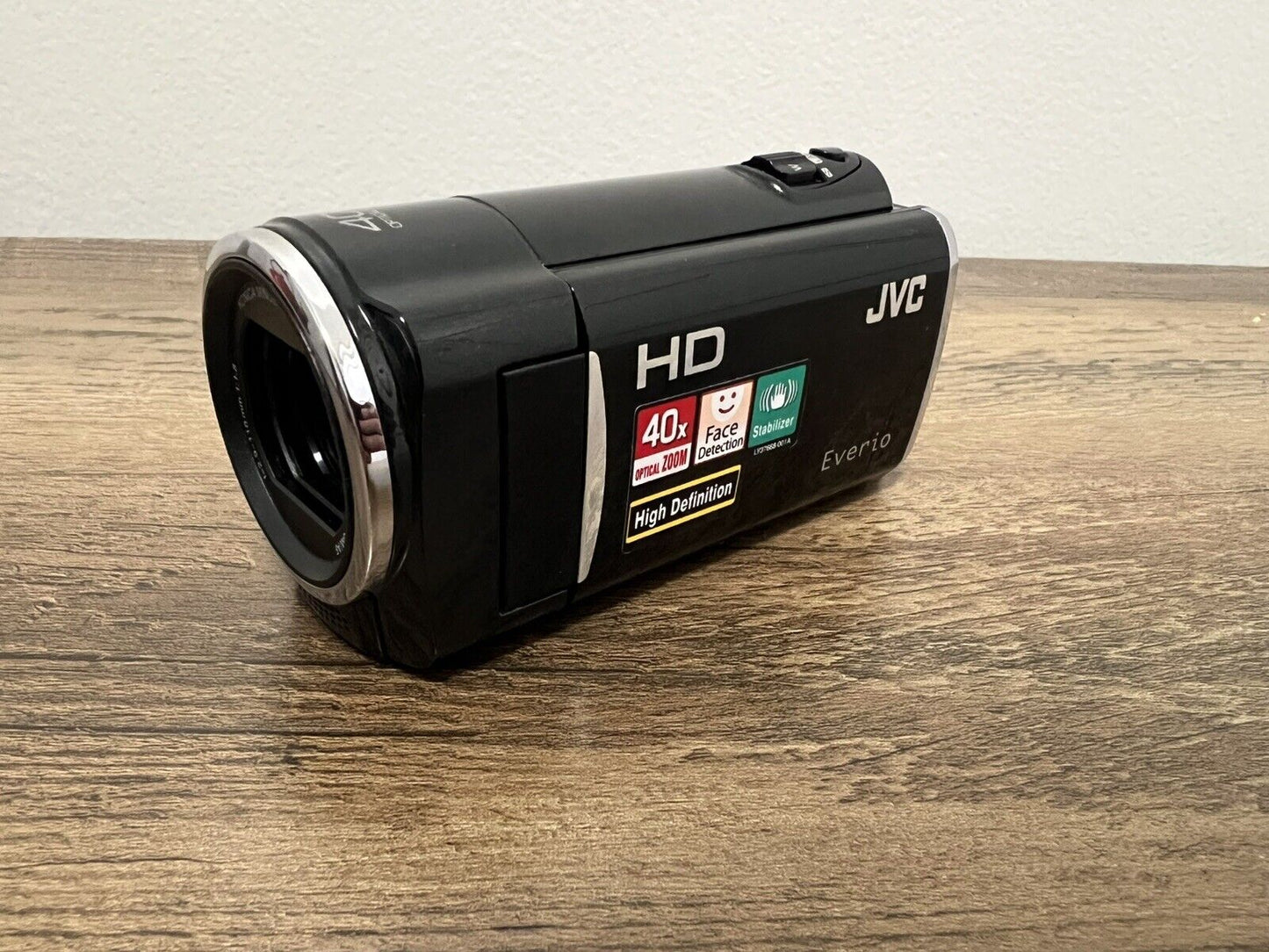 JVC Everio GZ-HM30 HM30BU AVCHD Camcorder with Battery Cords And Box