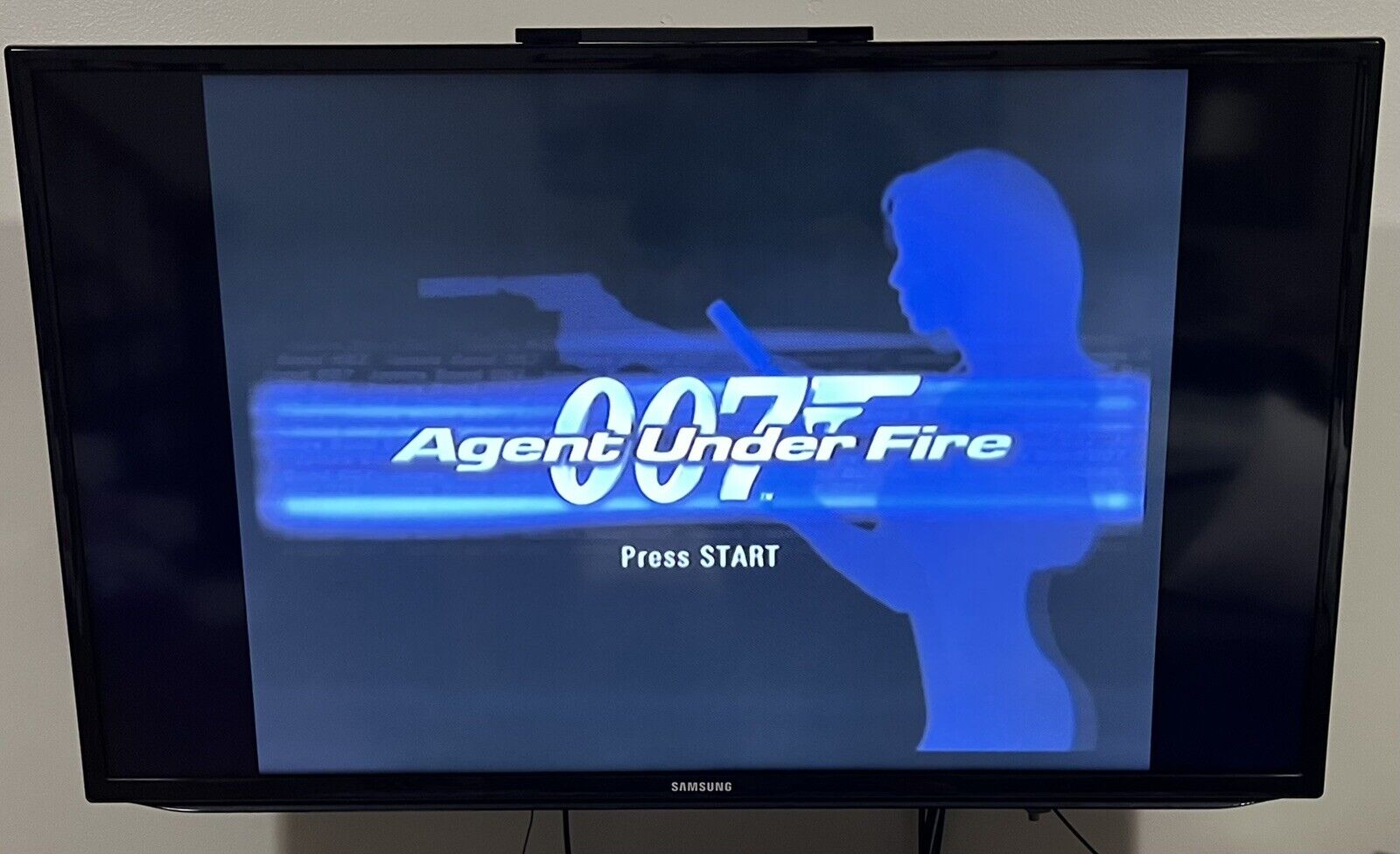 James Bond 007 Agent Under Fire Nintendo GameCube Complete Manual CIB W Reg Card