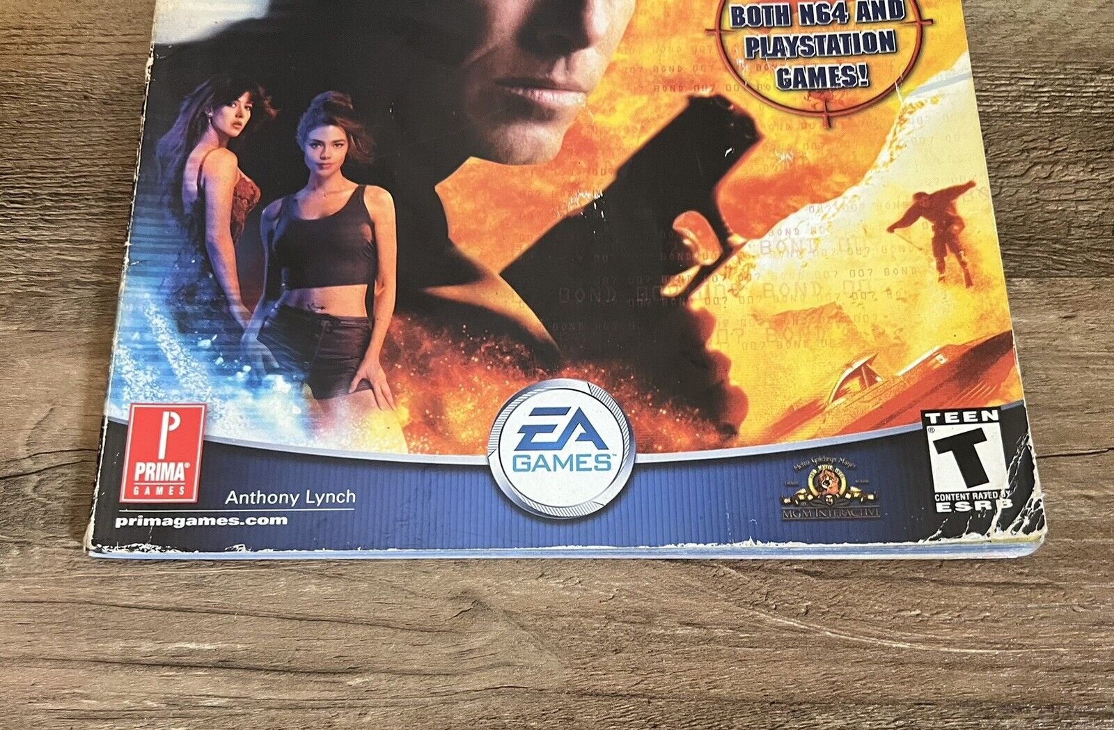 007: The World Is Not Enough Prima's Official Strategy Game Guide N64 / PS1