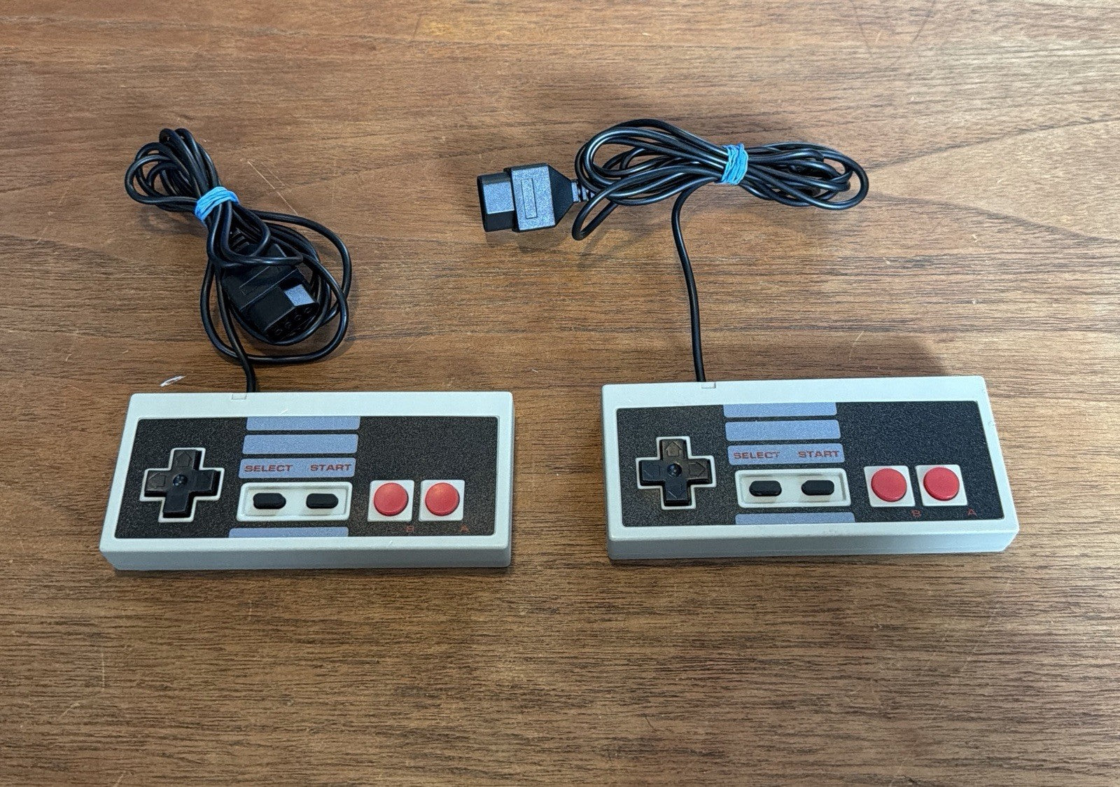 2 Nintendo NES Wired Replacement Controllers 3rd Party TTX Tech Tested & Working