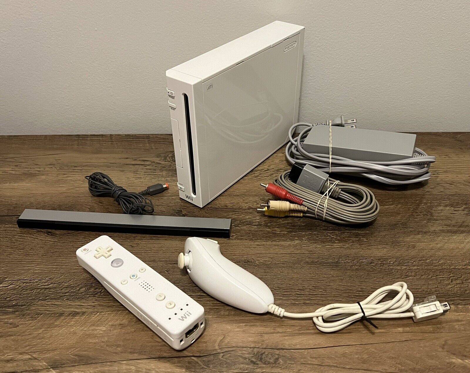 Nintendo Wii Console RVL-001 buying white console (GAMECUBE COMPATIBLE)