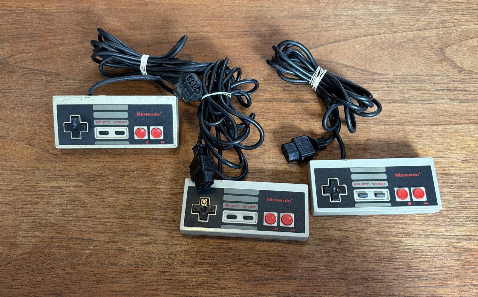 Nintendo NES Console w/ 3 Controllers & All Cords, UNTESTED, Parts & Repair