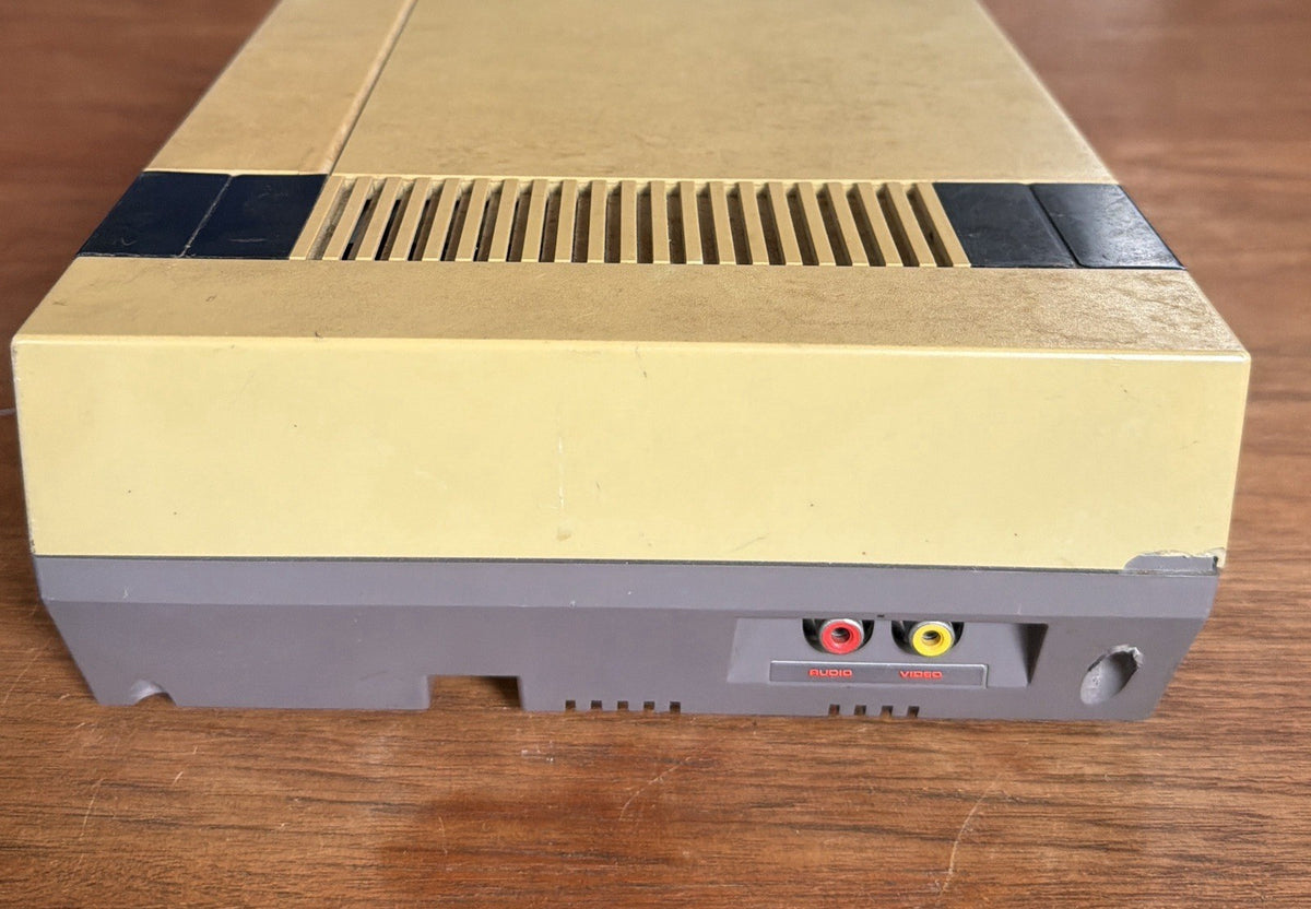 Nintendo NES Console w/ 3 Controllers & All Cords, UNTESTED, Parts & Repair