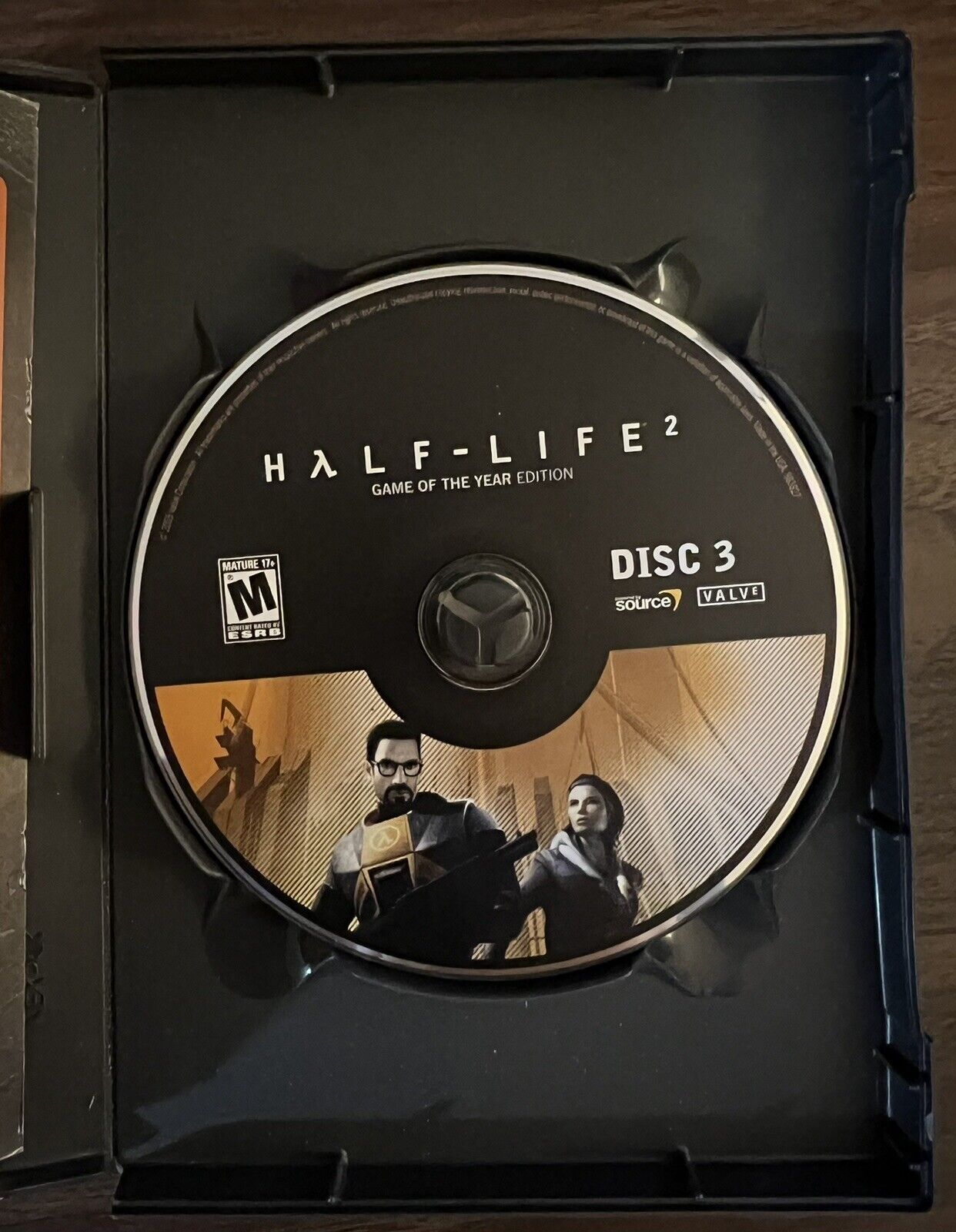 Half-Life 2: Game of the Year Edition (PC, 2005) 5 Discs And CD Key. Mint Discs