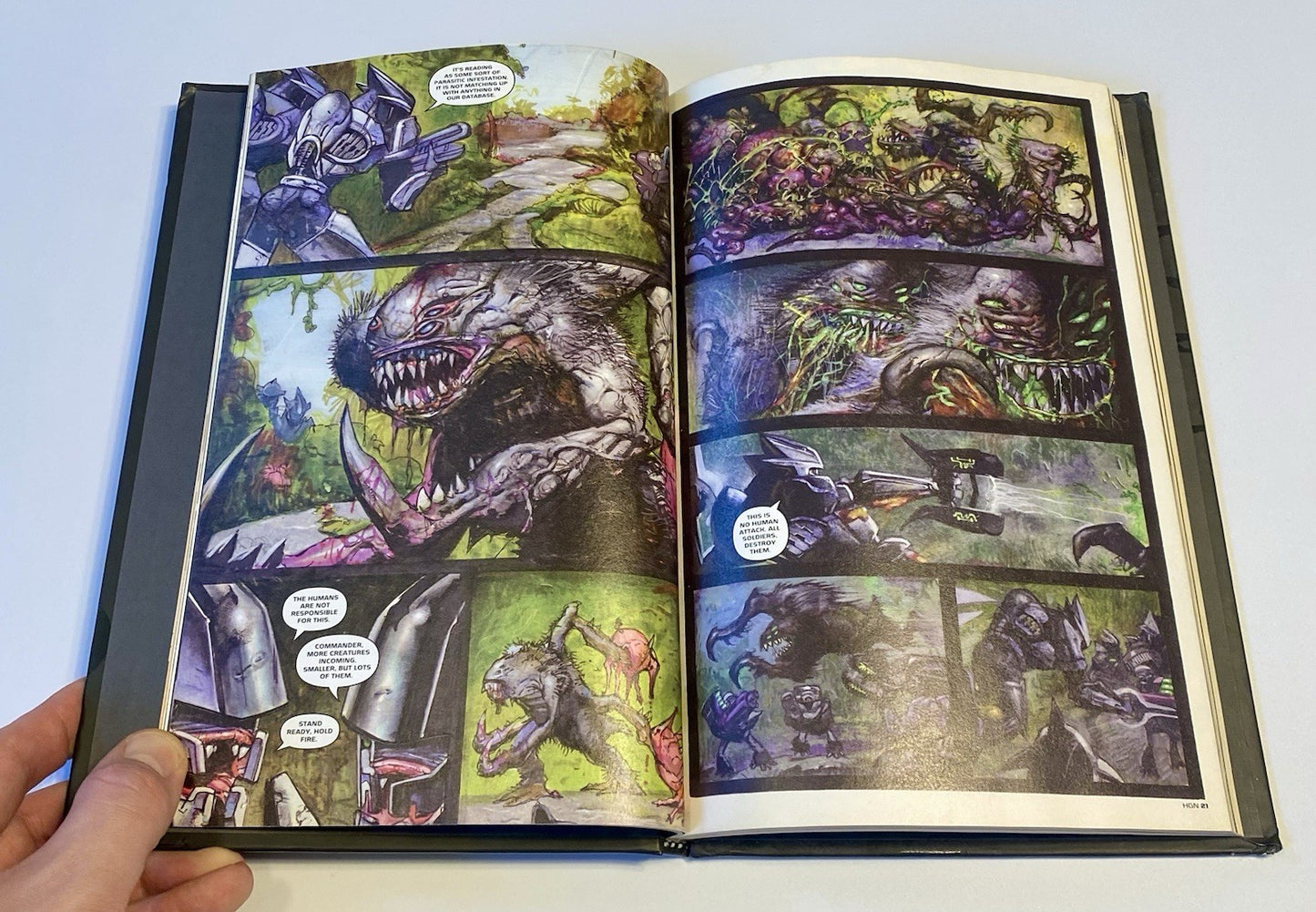 Bundle of Hardcover Halo Graphic Novel & World Of Warcraft/Rome Total War Manual