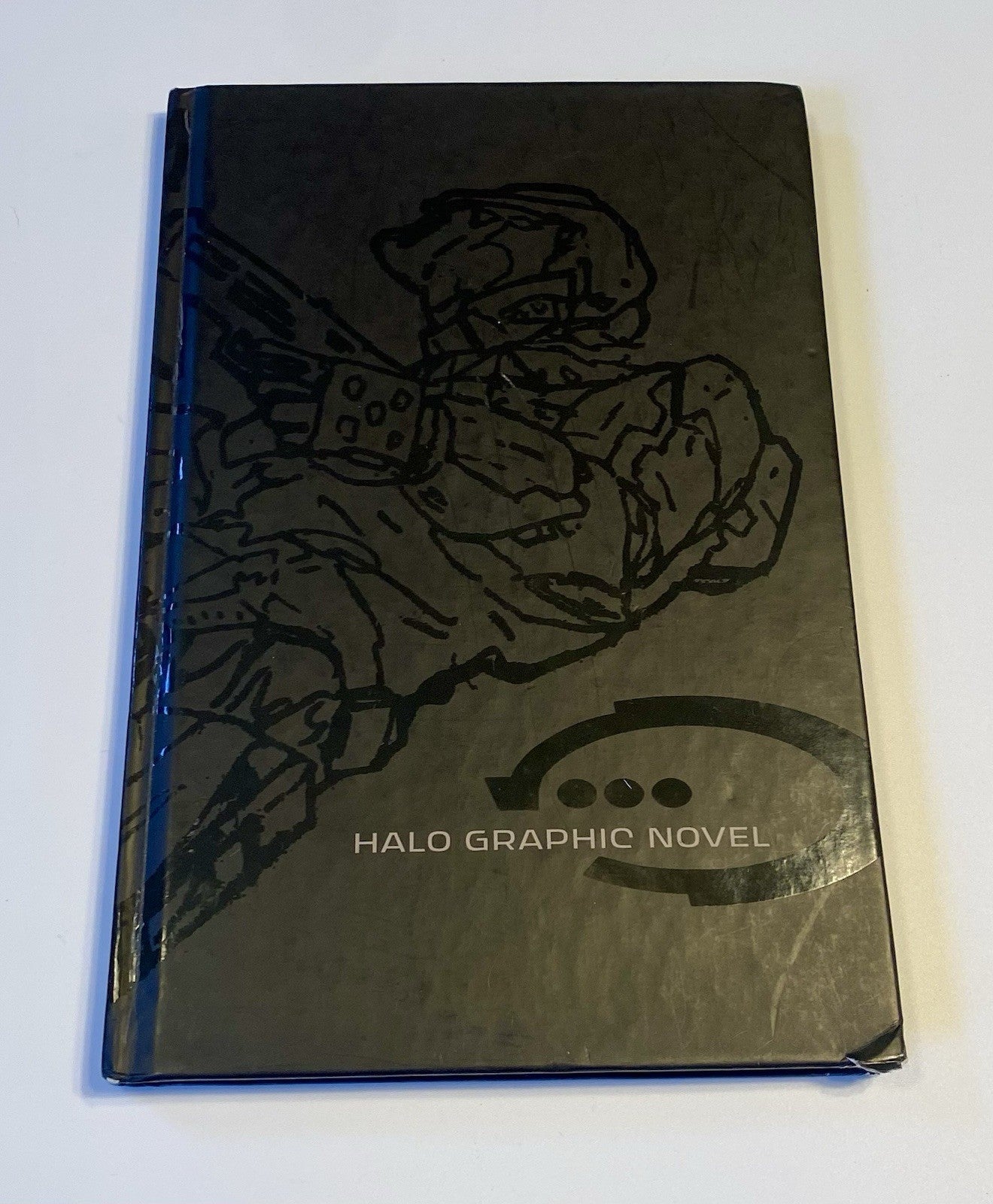 Bundle of Hardcover Halo Graphic Novel & World Of Warcraft/Rome Total War Manual
